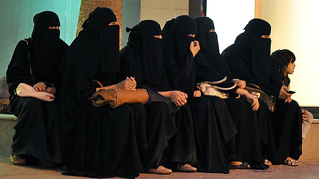 le donne in arabia saudita non possono andare in bicicletta