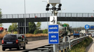 Multe autovelox: cade l’obbligo di comunicare chi era alla guida quando è proposto il ricorso al giudice o al prefetto contro il verbale d’infrazione al CdS