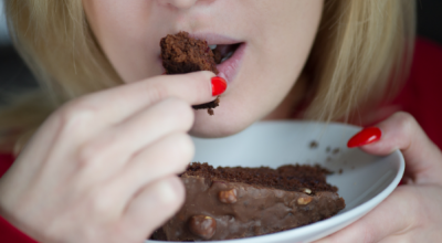 E' successo ancora! Una studentessa muore dopo aver mangiato un biscotto al cioccolato