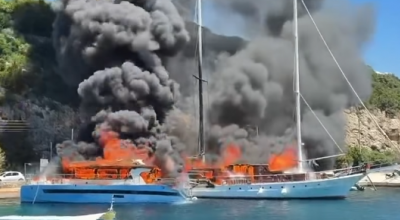 Grecia, incendio al Porto di Paxos, a fuoco due navi turistiche. Coinvolti anche turisti italiani - Il video