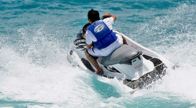 Scontro barca della polizia-moto d'acqua, muore 20enne