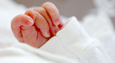 Caso unico: una donna australiana dà alla luce due gemelli con genitori biologici diversi