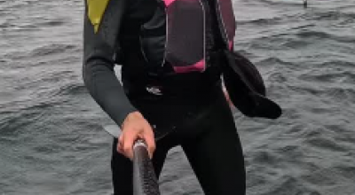 Uno squalo di quattro metri insegue un surfista per oltre un chilometro