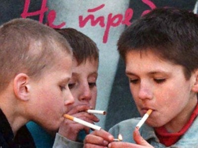 bambini che fumano