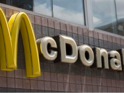 McDonald's criticato per il suo bicchiere d'acqua venduto a 1,70 euro in Francia. 