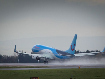 Emergenza in aeroporto: aereo in difficoltà chiede di atterrare a Manchester