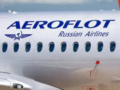 Mosca, due aerei di linea si scontrano in pista durante il rullaggio: paura a bordo