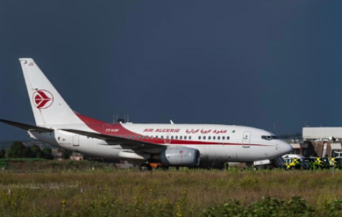 Problema ai freni, Air Algerie B737 atterra a Roma Fiumicino e blocca una pista per alcune ore