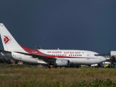 Problema ai freni, Air Algerie B737 atterra a Roma Fiumicino e blocca una pista per alcune ore