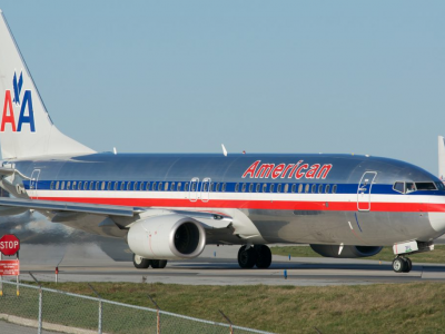Volo American Airlines, scoppia finestrino del pilota: paura a bordo