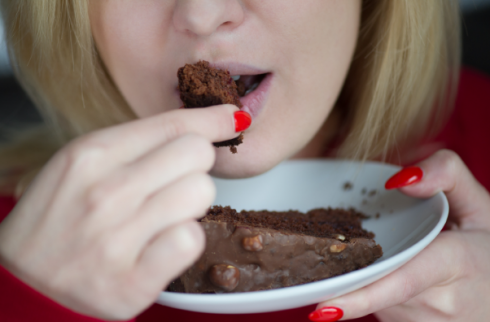 E' successo ancora! Una studentessa muore dopo aver mangiato un biscotto al cioccolato