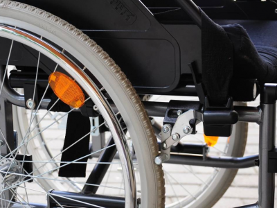 Alzati e cammina: un paraplegico riesce a camminare con un piccolo elettrodo