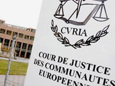 Corte di Giustizia UE: Volo cancellato? La compagnia aerea deve rimborsare anche la commissione pagata all’intermediario oltre al biglietto