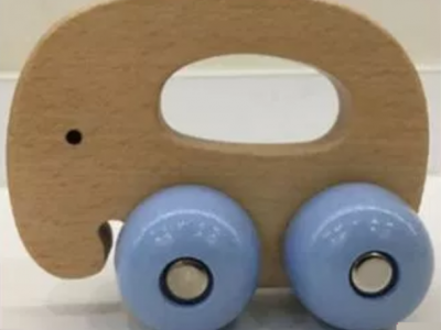 Lidl richiama un giocattolo in legno: parti ingeribili possono causare soffocamento