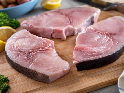 C'è il mercurio nel pesce spada, richiamati tre lotti per rischio chimico di bistecche sashimi di Urbis Food Srl.