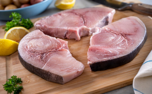 C'è il mercurio nel pesce spada, richiamati tre lotti per rischio chimico di bistecche sashimi di Urbis Food Srl.