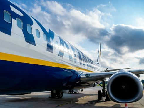 Volo da Tenerife a Roma, guasti elettrici all’aereo Ryanair sul Tirreno in fase di discesa 