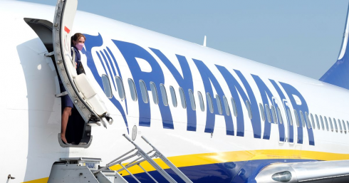 Volo Ryanair  da Bergamo a Oslo, spia segnala fumo in stiva: aereo rientra in aeroporto