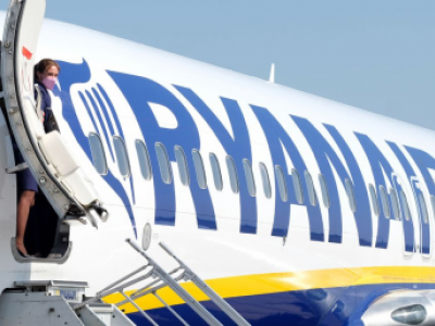 Volo Ryanair  da Bergamo a Oslo, spia segnala fumo in stiva: aereo rientra in aeroporto