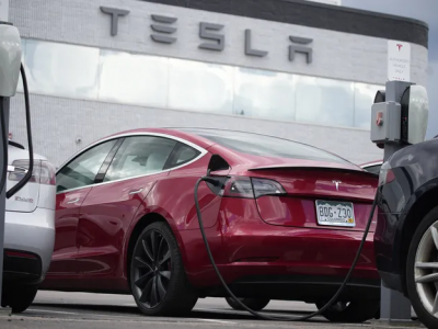 Tesla richiama 54.000 auto in Usa per problemi di sicurezza