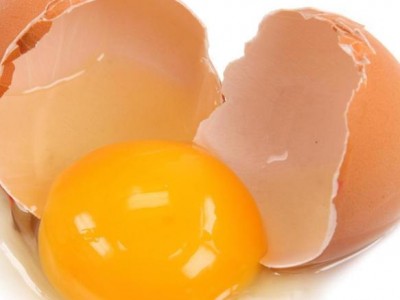Mangiare un uovo ogni giorno riduce il rischio di malattie cardiache