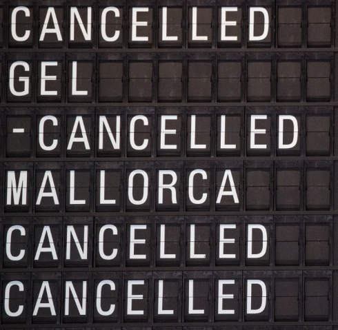 La Cassazione: volo cancellato per sciopero? La compagnia aerea ha il dovere di corrispondere la compensazione pecuniaria ai propri viaggiatori