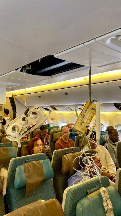 Forte turbolenza sul volo Londra-Singapore: oltre 20 pazienti rimasti feriti trattati per lesioni spinali